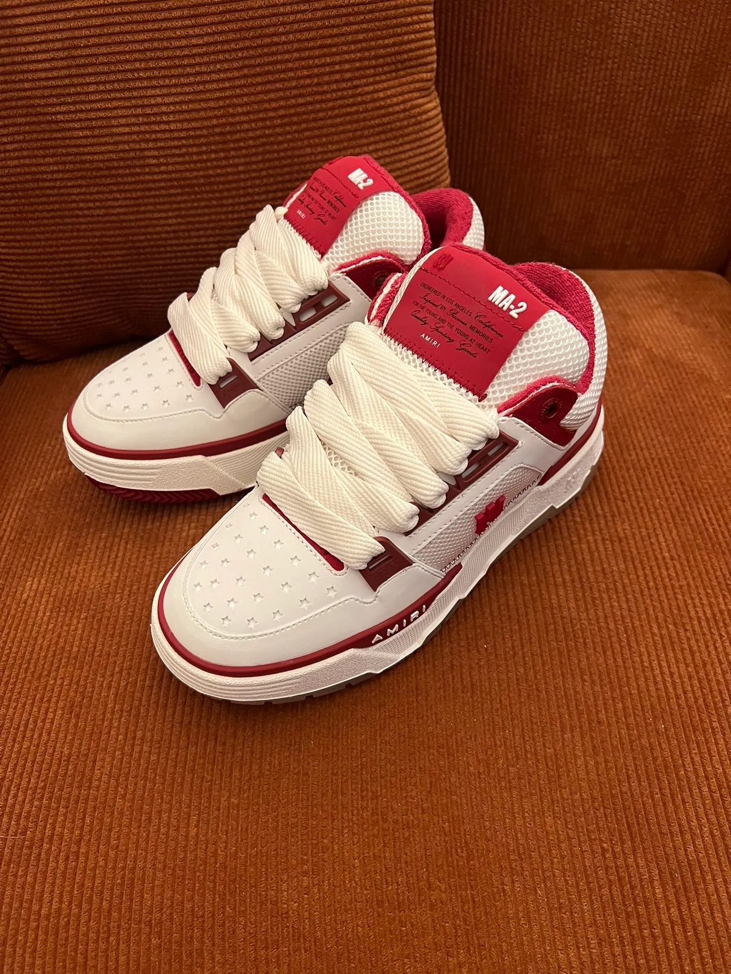 p620💰Men's shoes Amiri Emile's 2023 spring and summer new MA-1 bread shoes, couple models, casual sports shoes, sneakers Amiri gave up the rock punk style in the new season and used a large number of unsaturated colors, Morandi tones, whether you see or wear them, it will make people very happy. The large tongue of the bread shoes continues, shortens the length of the shoe body, thickens the midsole, and the toe part is more rounded. Amiri's brand letters and MA logo appear on the side of the shoe. Fabric: Original customized imported first-layer cowhide + mesh. Lining: Original customized breathable towel lining. Outsole. Foam combination material. Bottom thickness: 4CM. Size: Men's 39-45